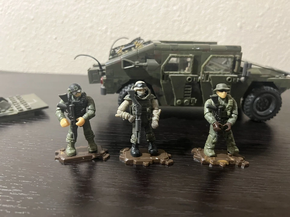 Mega Bloks Call of Duty Armored Vehicle Charge Construction Set - Multicolor... - Image 3 of 4