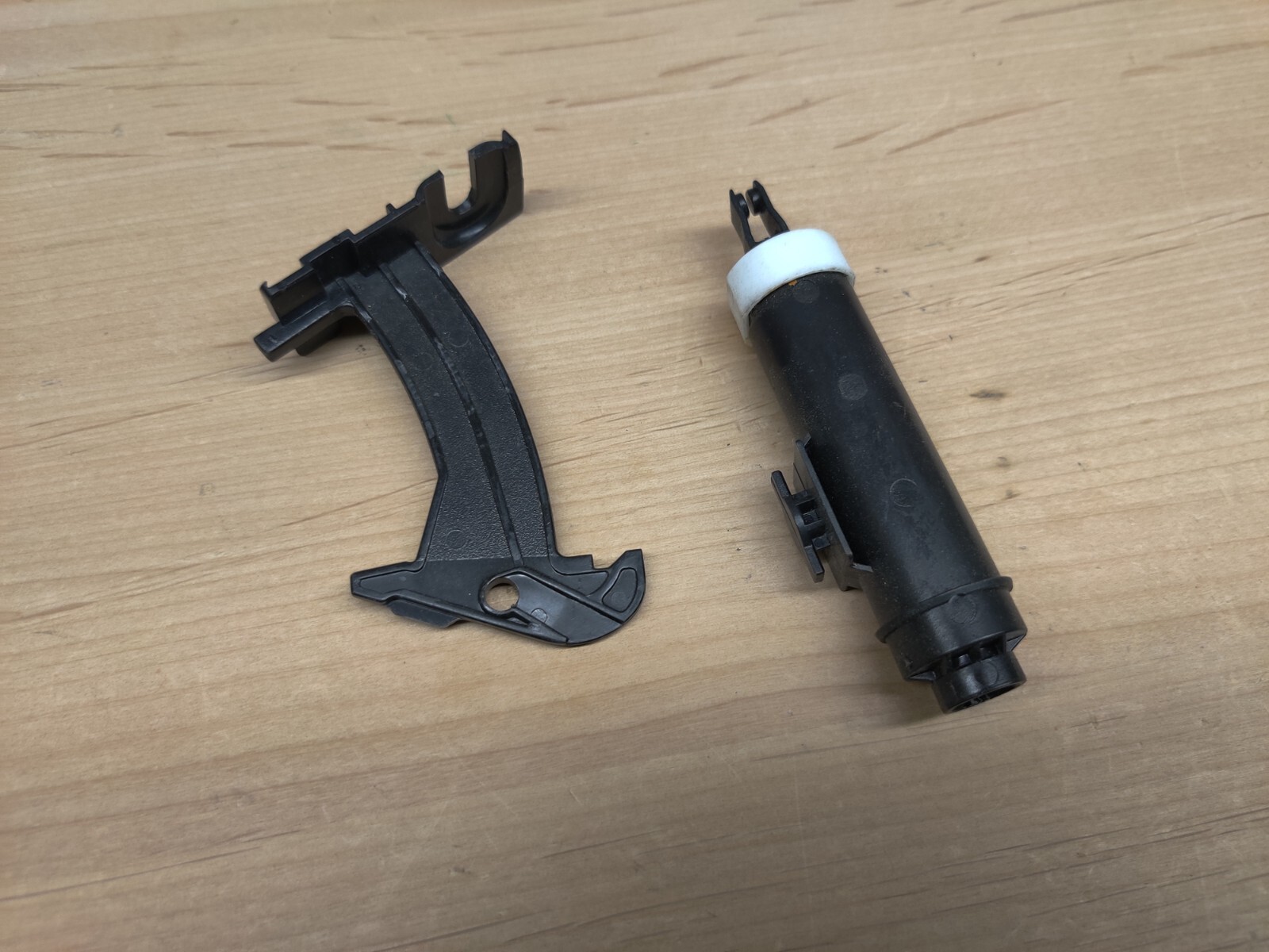 2003 2011 SAAB 93 GLOVE BOX COMPARTMENT TRAY Door Hinge Stopper