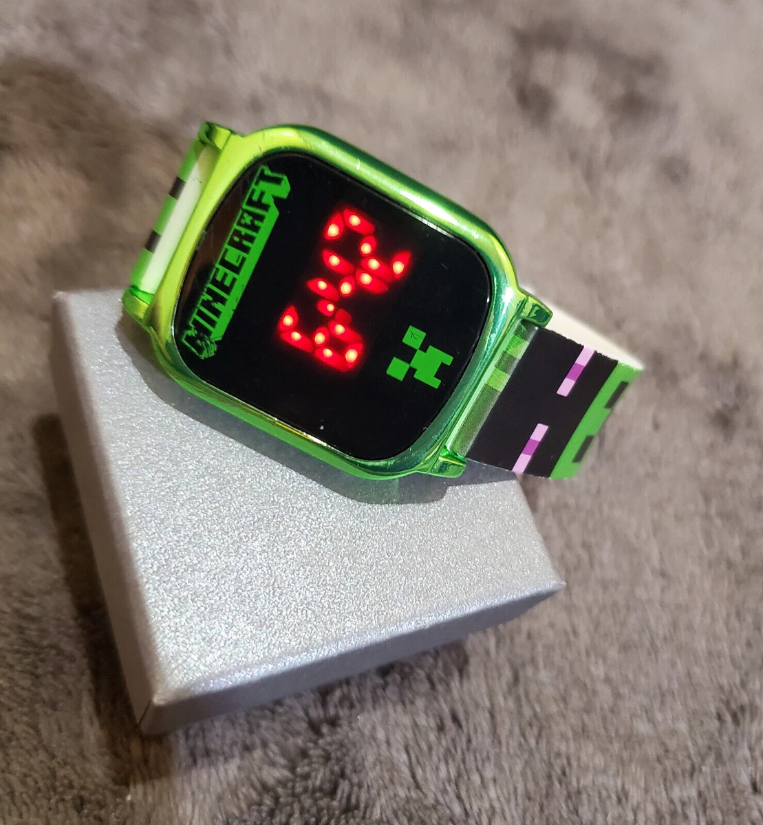 Minecraft Mojang Flashing LCD Digital Accutime Wrist Watch Green 2021