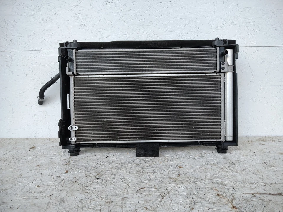 2012-2015 Toyota Prius V Engine Radiator & Condenser Cooling Fan Assembly OEM Foto 2 de 4