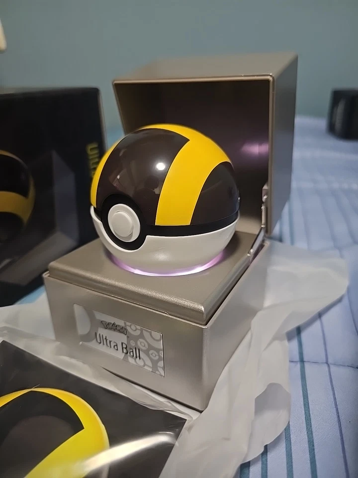 Replica Wand Company Diecast Pokemon Ultra Ball - Immagine 3 di 4