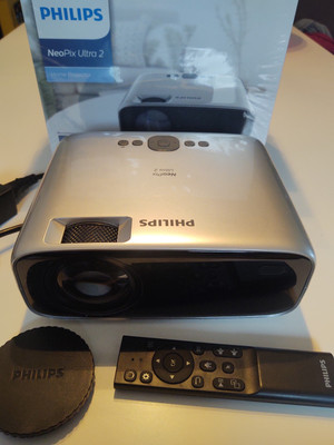 Philips NeoPix Ultra 2 Beamer Projektor 200 Lumen HDMI VGA Full-HD
