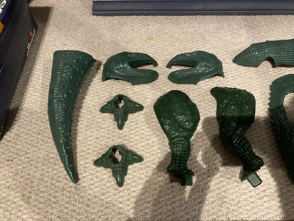 ORBIS De AGOSTINI DINOSAURS MAGAZINE TYRANNOSAURUS T-REX SKIN SHELL - INCOMPLETE - Image 3 of 4