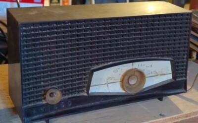 Vintage Philco Radio Estate Item SOLD AS IS! FOR PARTS OR REPAIR - READ!!