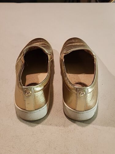Michael Kors Damen-Slipper Keaton perforierte Sneakers goldfarbene Schuhe – Größe 6M - Bild 2 von 8