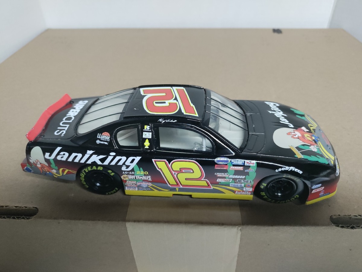 Jimmie Johnson LE #48 Lowe's Looney Tunes Rematch 2002 Monte Carlo 1:24
