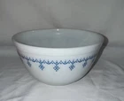Vintage PYREX Snowflake Garland Mixing Bowl White #402 1 1/2 QT