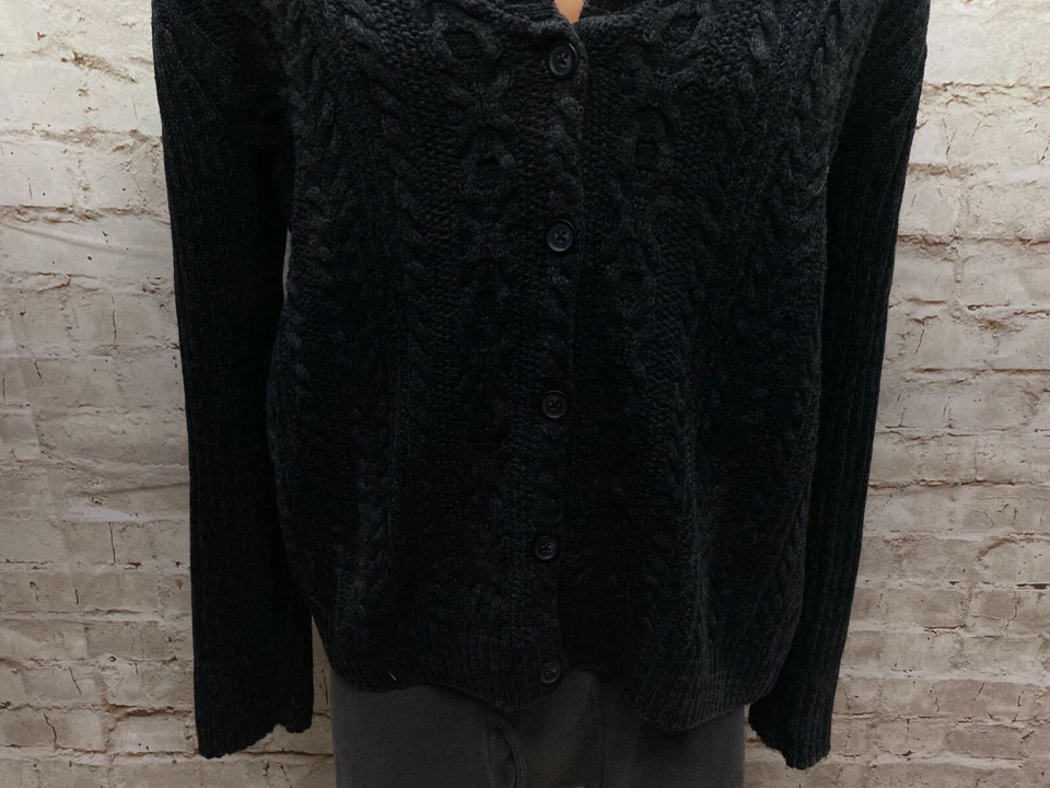 Cárdigan suéter gris tejido con cable grande Van Heusen para mujer con botones cuadrado Foto 3 de 4