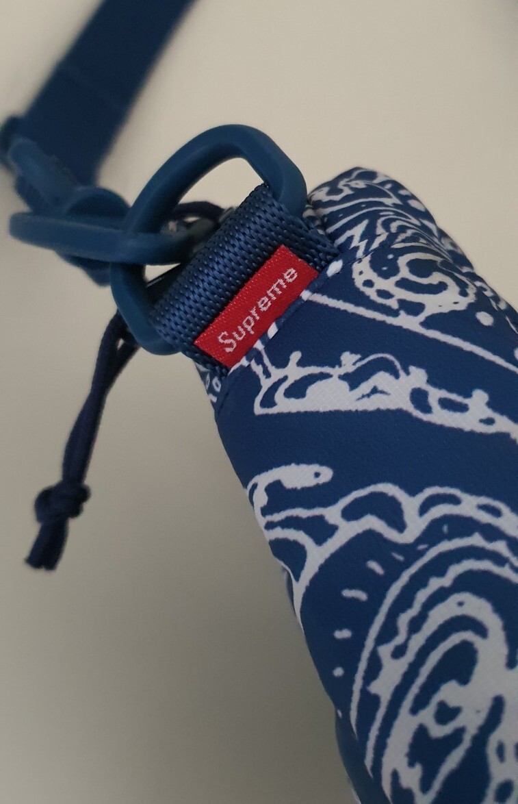 FW22 Supreme puffer side bag blue paisley shoulder Water FW22 Supreme puffer side bag blue paisley shoulder Water