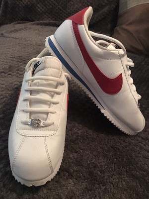 white nike trainers size 5