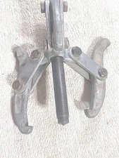 Indestro Super 286 USA Gear Puller 3 Legged Fly Wheel Puller Auto Mechanic Tool