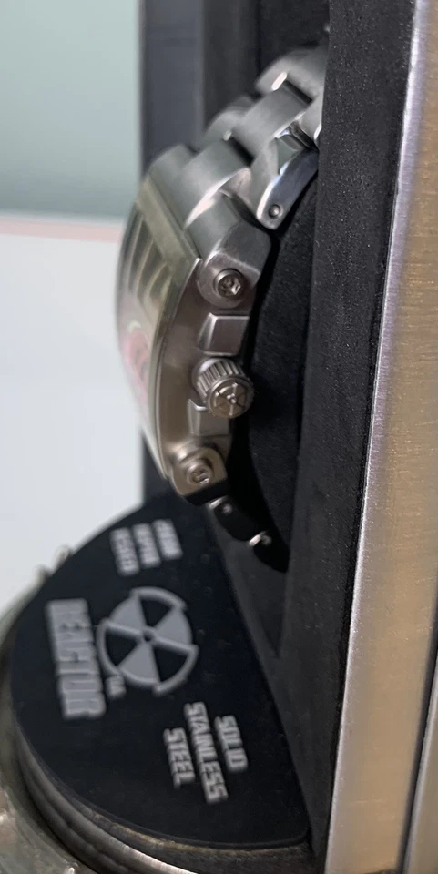 Reloj de cuarzo Reactor para mujer MC262013 esfera rosa sin circular día fecha tono plateado 26 mm nuevo en caja Foto 3 de 4