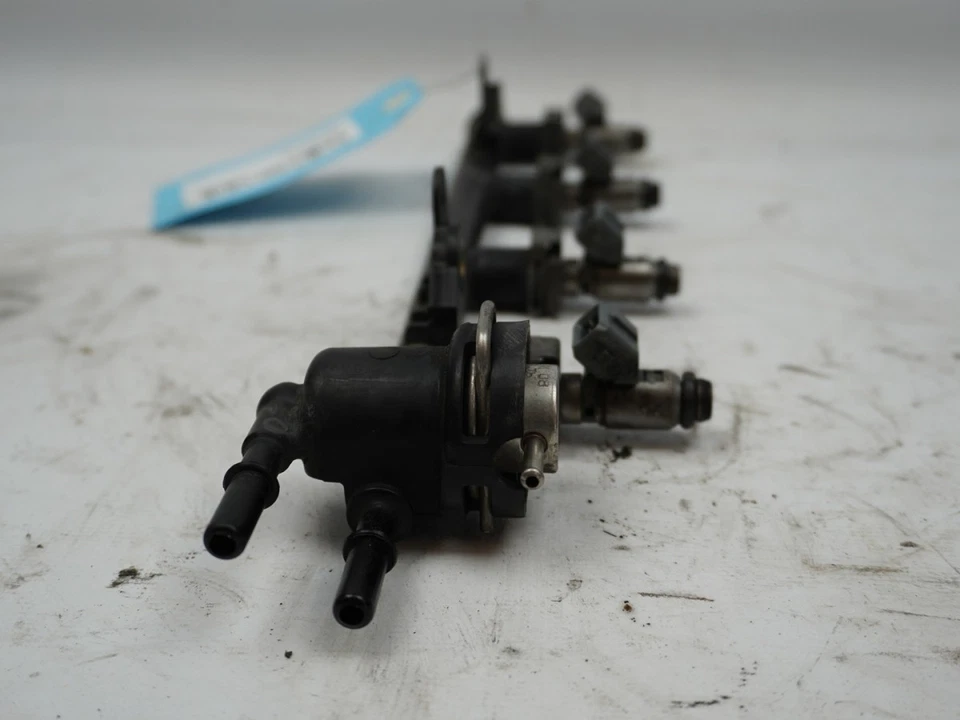 Rampe injection occasion FORD FIESTA V Phase 1 - 1.3i - - Imagen 3 de 4