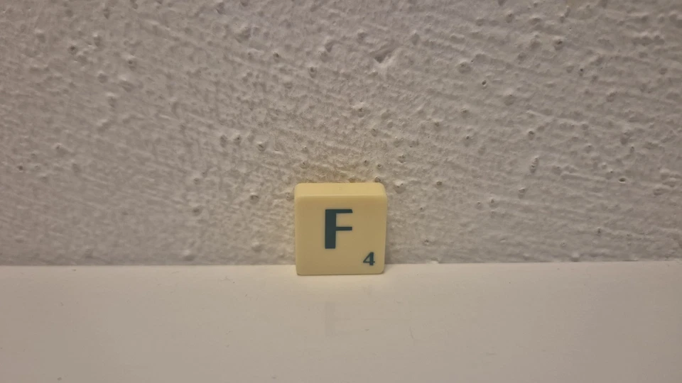 Scrabble Original 51272 Mattel Ersatzteile: Buchstabenstein F - Bild 1 von 1