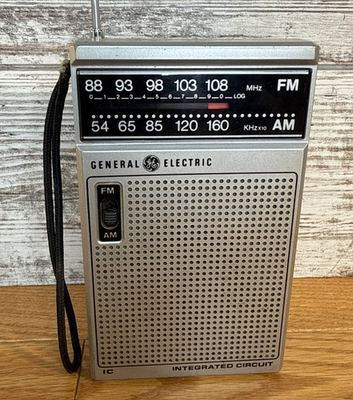 #ad #ad GE General Electric FM AM Portable Vintage Handheld Radio 7 2582A *Read $12.00