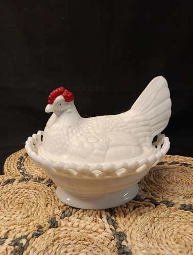 Vintage Westmoreland Milk Glass Chicken On Nest Fancy Lacy Base 7.75"x6.50 LARGE