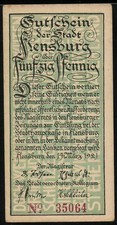Notgeld Flensburg 1921, 50 Pfennig, Menschenmenge mit Flaggen vor Kirche 