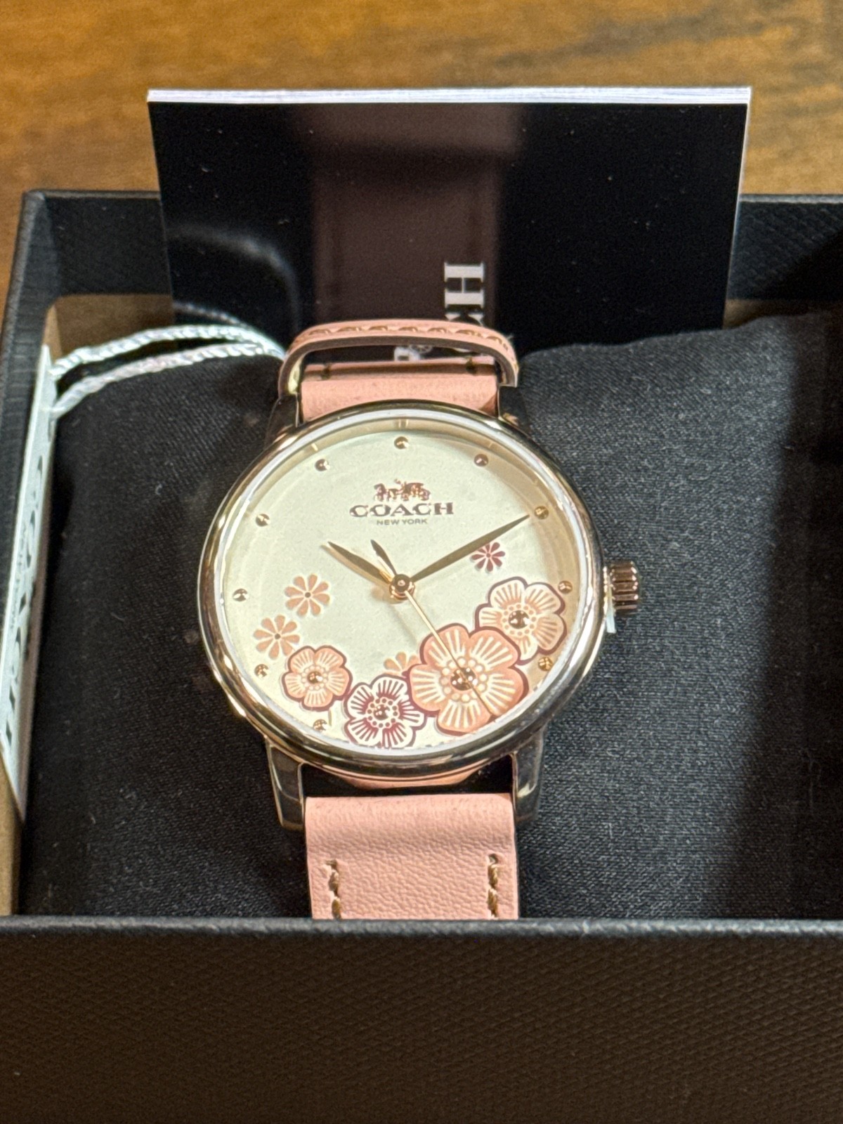 36mm box without COACH Rose PERRY Pink 14503770 Parallel Ladies Watch New Gold - VintageWatches.PK 36mm box without COACH Rose PERRY Pink 14503770 Parallel Ladies Watch New Gold - vintagewatches.pk