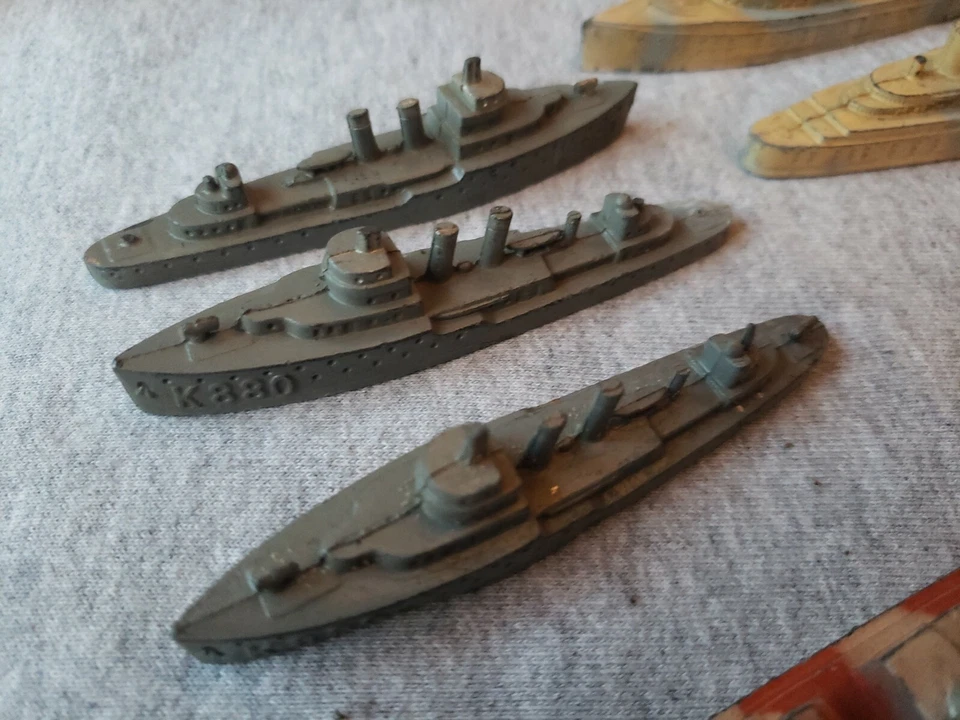 9 ruedas vintage TootsieToy Diecast Tanker Navy Destroyer Ships 1038 1039 129 Foto 3 de 4