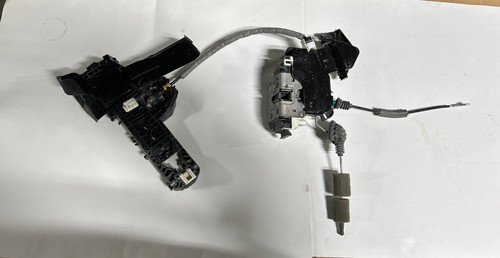 10-17 Mercedes GLK350 OEM RIGHT front door lock actuator PART # A2047230808 - Picture 3 of 10