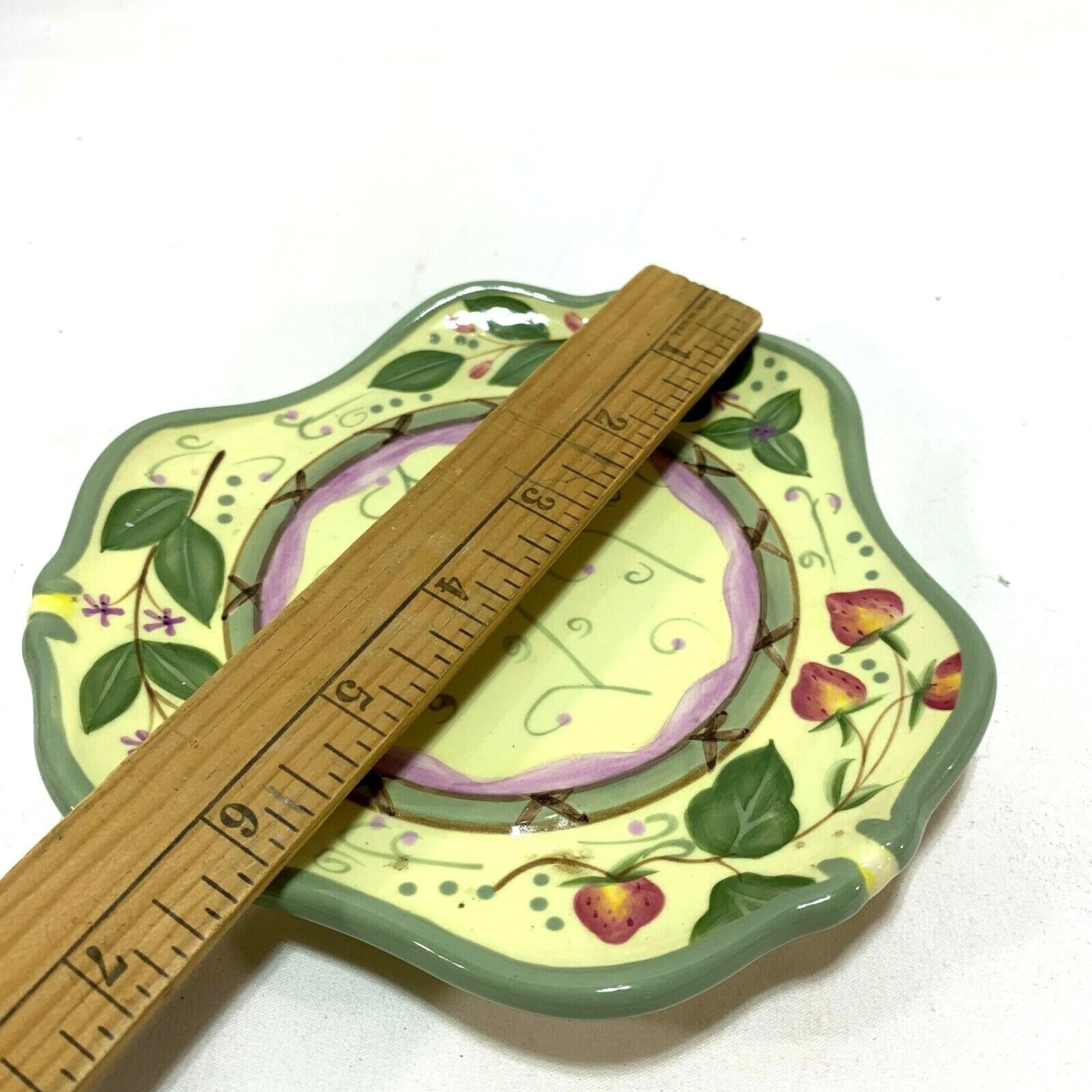 PartyLite Strawberry Fields Candle Plate 6 inches wide Yellow Green