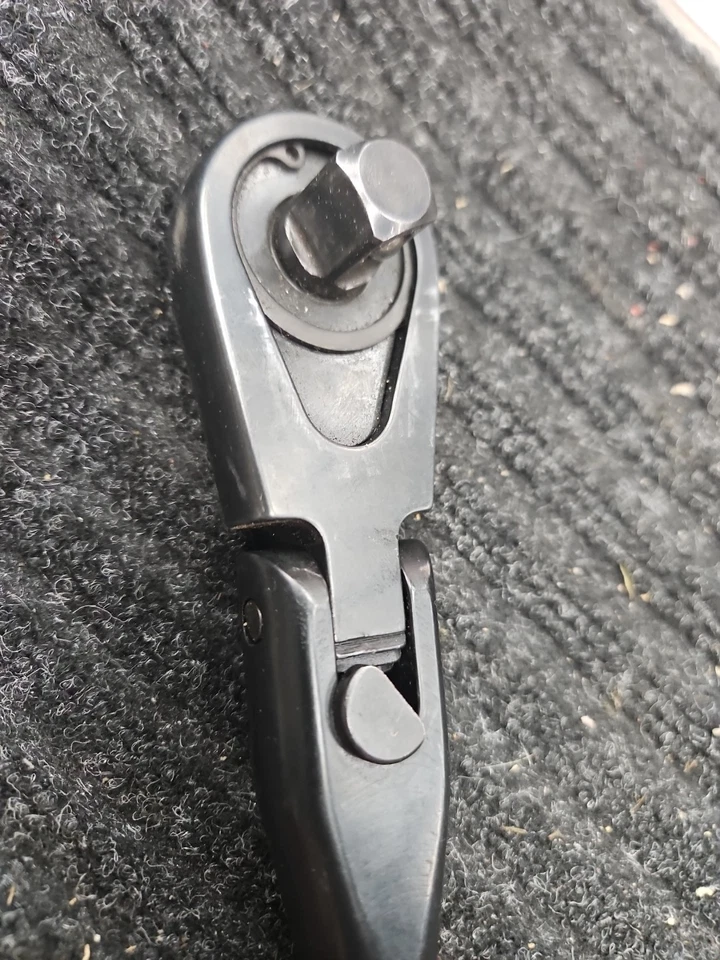 Matco Tools CFR248BLFx 1/2" Trinquete flexible de bloqueo de accionamiento 27,5" de largo púrpura Foto 2 de 4