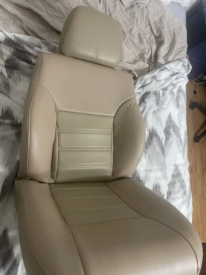 吉普切诺基 XJ 1995 - 2001 棕褐色皮革座椅 — 第 2/4 张图片