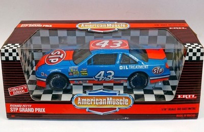 Richard Petty 1992 1/18th #43 STP (Under Hood) GP W/ Blue Gas Cap