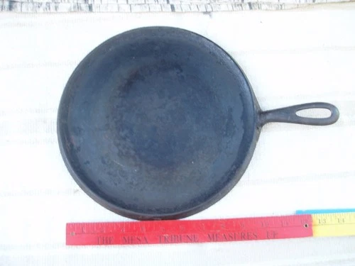 Vintage Griswold #9 Cast Iron Griddle 609 Round Large Block Logo LBL Erie PA