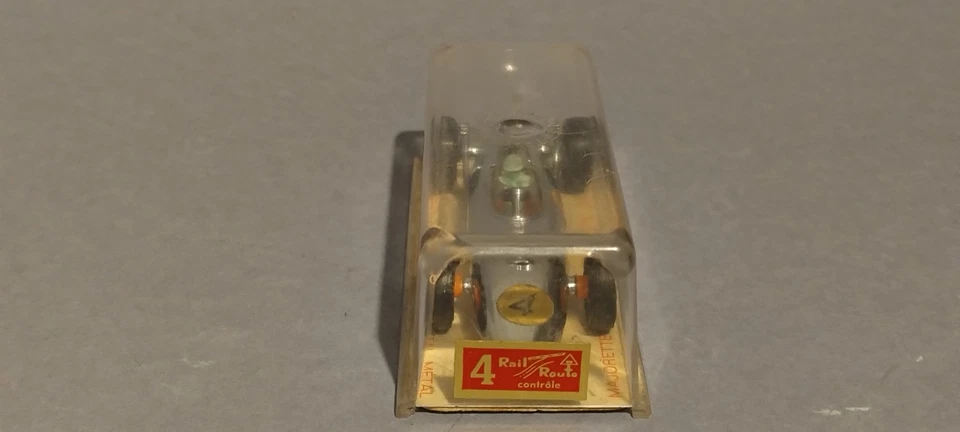 Vintage Majorette Rail Route #1 BRM race car F1 - Rare Color - in crystal box - Immagine 3 di 4