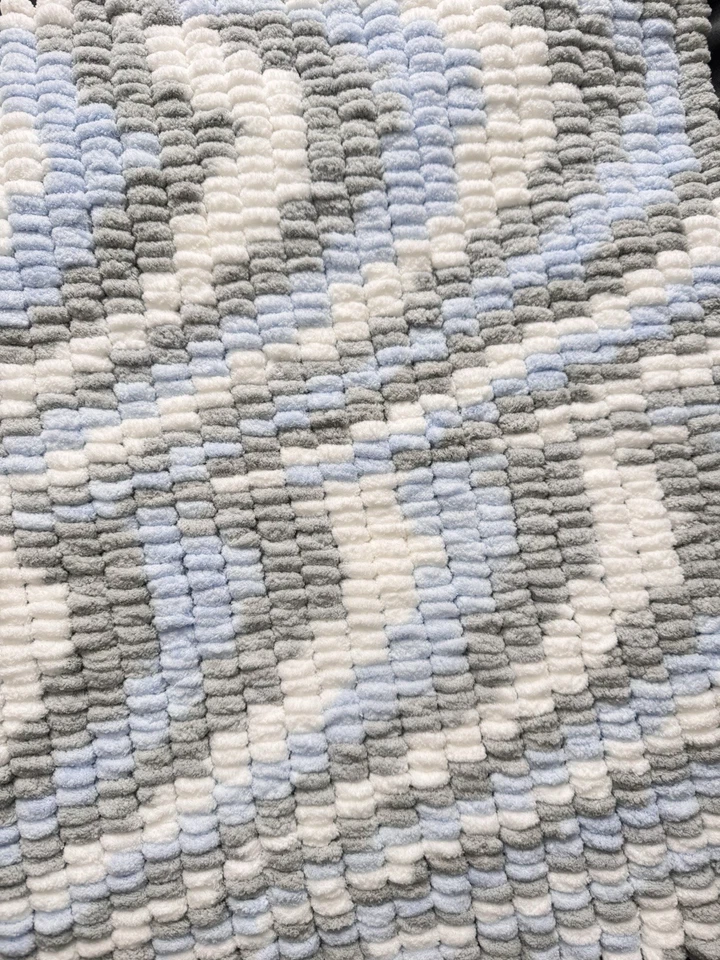 Beautiful New Large Baby Pebble Pompom Pram Blanket - Image 1 of 3