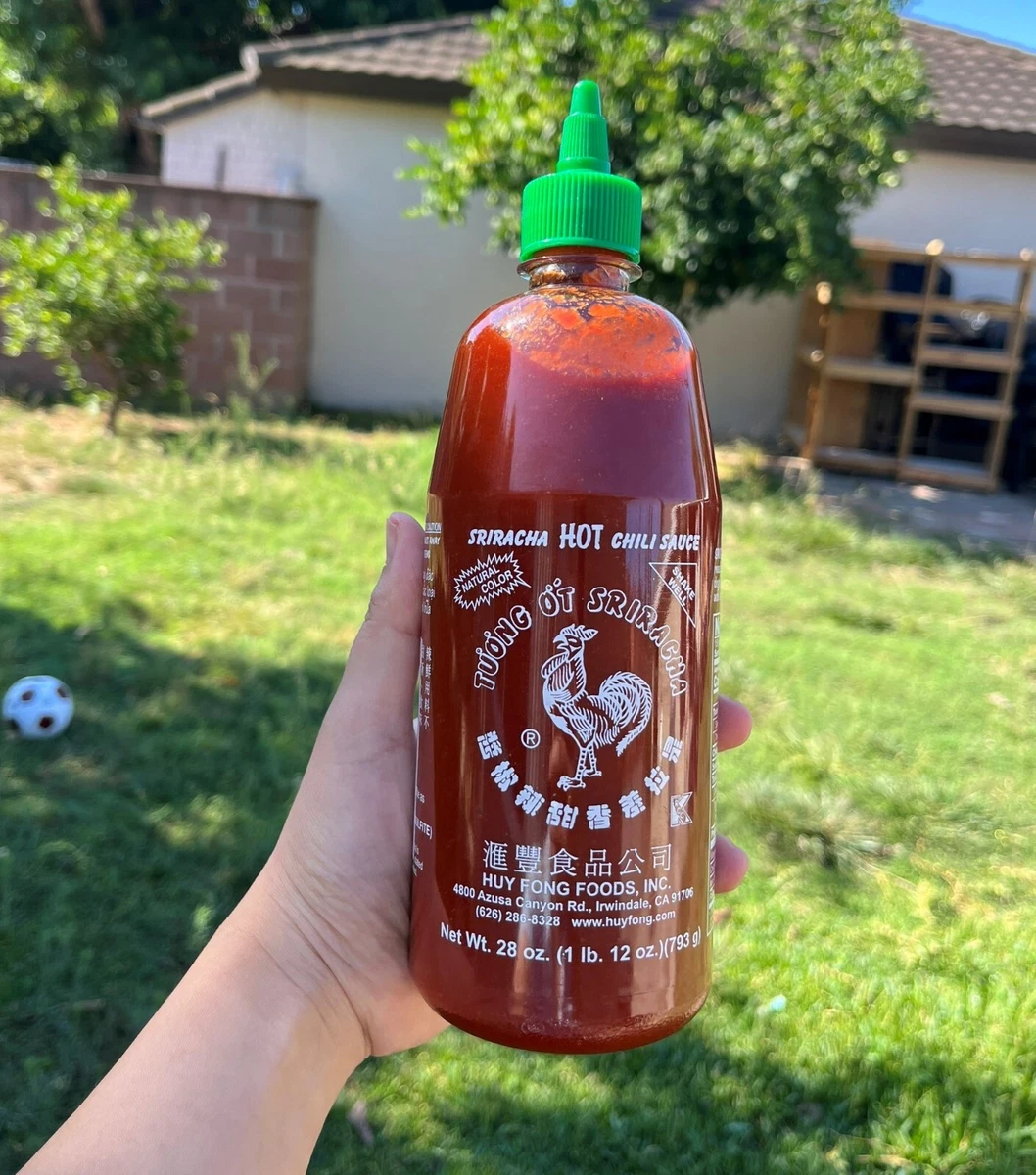 Huy Fong Sriracha 28 oz. Large Bottle Hot Chili Sriracha Sauce EXP: 09/25