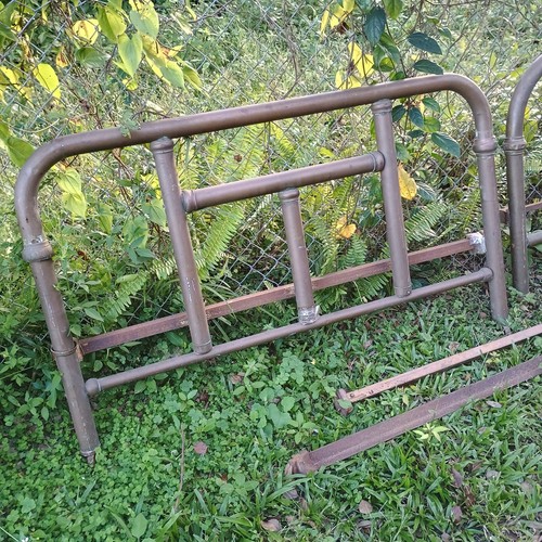 Antique Early 1900's Solid Brass Bed Frame And Cast Iron Wheels ( World War 1 ) - Picture 9 of 12