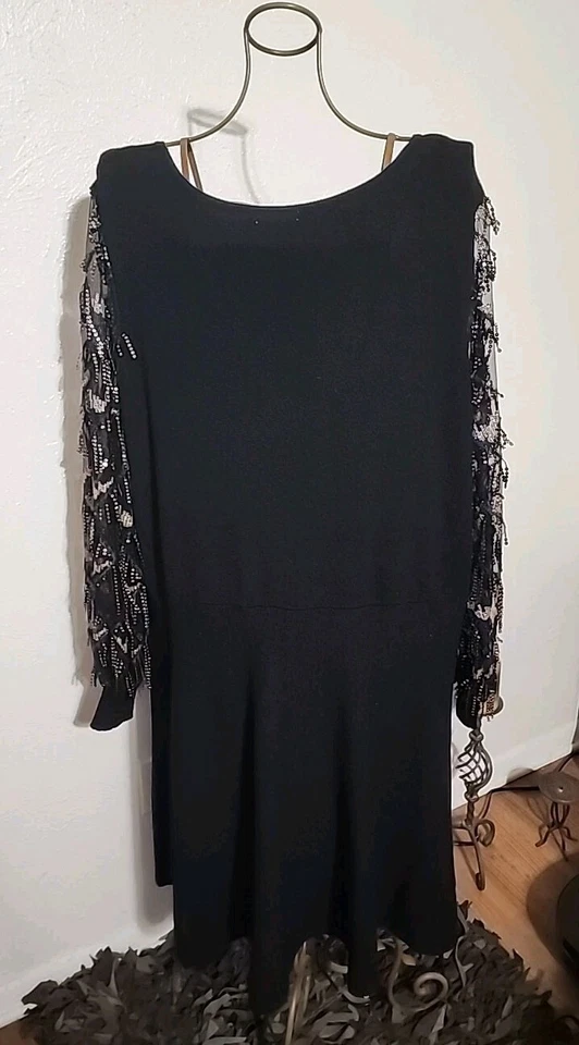Vestido negro Cato con mangas transparentes y detalles de lentejuelas ~ Talla 26/28 ~ Nuevo con etiquetas Foto 3 de 3