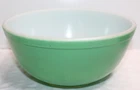 Vintage Medium PYREX Mixing Nesting Bowl Primary Green  #403 2.5 QT