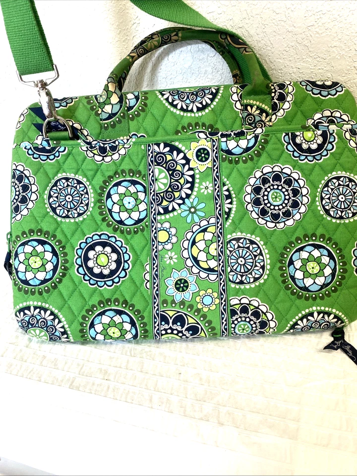 Vera Bradley Attache 便携式电脑简短保护壳 斜挎包 带带带子 花卉 硬 12x24 — 第 3/4 张图片