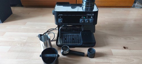 Jura Classic 110 - Siebträger Espresso Maschine mit Mahlwerk, Schwarz