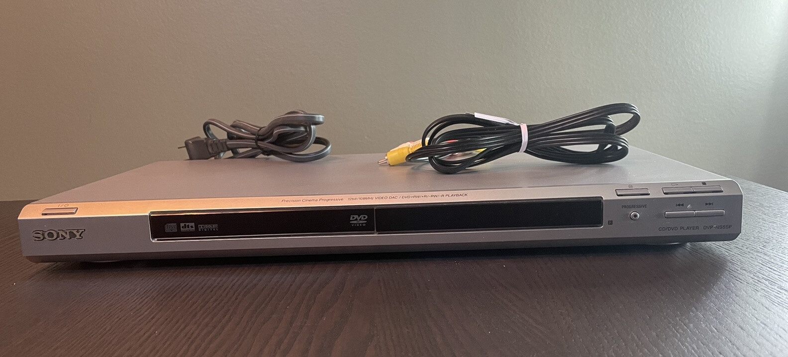 SONY DVP-NS55P DVD CD Player with Progressive Scan and Cables in Silver