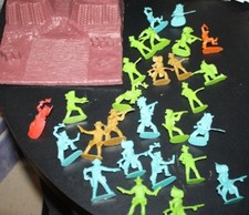 Vtg Cowboy  Indian Play Set Lot  Plastic Mountain 25 pcs Western -FFFF - 