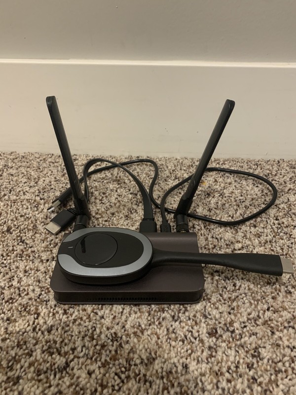 Wireless HDMI Transmitter and Receiver Kit Plug N Play, Full HD 5GHz Presenation