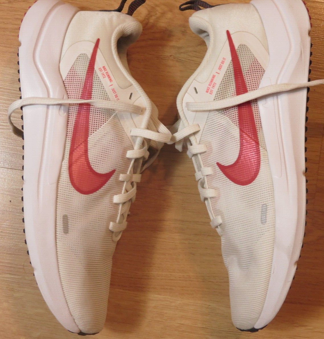 WOMENS NIKE DOWNSHIFTER 12 RUNNING SHOES SIZE 11 NICE Gem