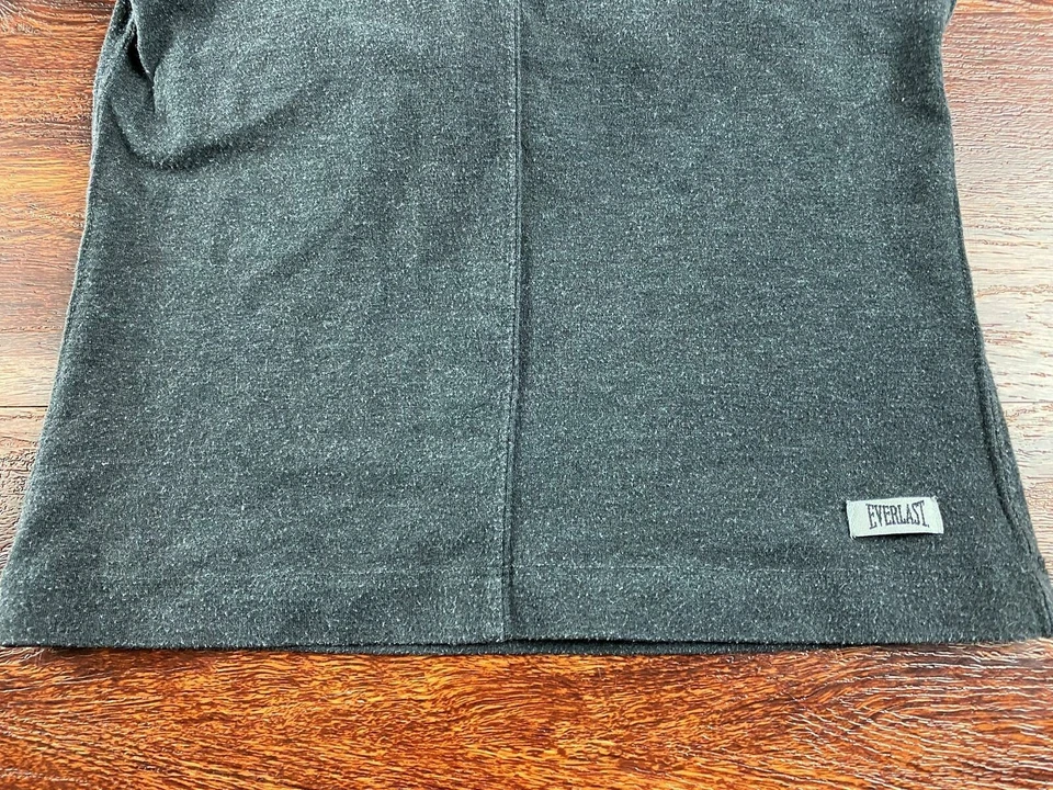 Camiseta sin mangas EVERLAST cuello en V Coolmax gris para niño talla L Foto 3 de 4