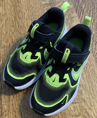 #ad Nike Cosmic Runner Sneaker Shoes Black Volt HM4400 005 Little Boys Size 11C NWOB $29.99