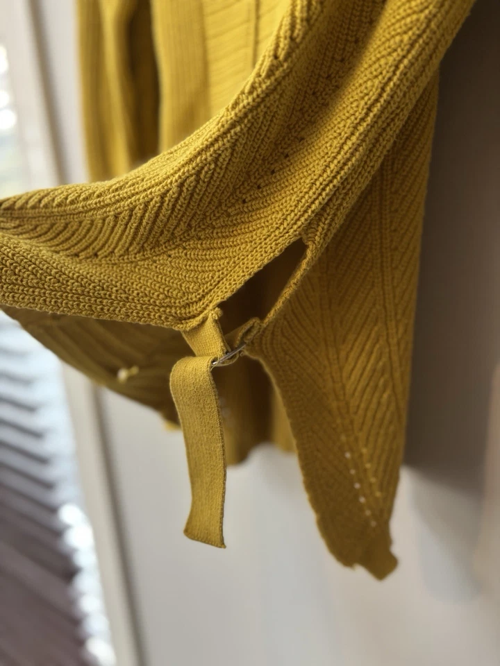 Suéter Joseph A. Para Mujer Manga Larga Amarillo Cuello en V con Hebilla Lateral Talla M Foto 4 de 4