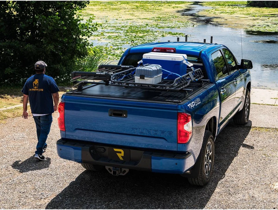 Retrax ONE XR Retractable Tonneau Fits 99-07 Ford 250/350 Super Duty 6'9" Bed Foto 4 de 4