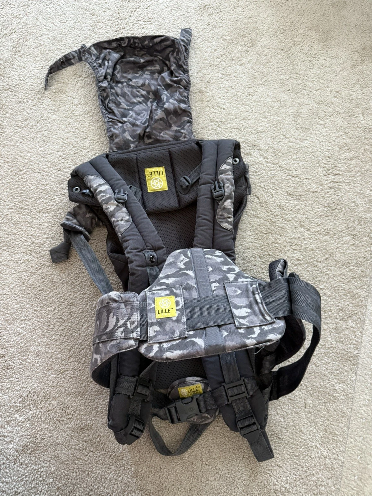 Lillebaby Complete 6-in-1 All Season Baby Carrier 7-45 lbs. Grey camo, EUC