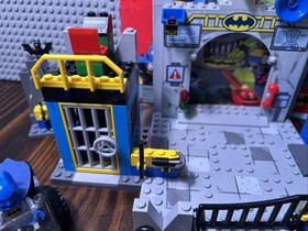LEGO Juniors: Batman: Defend the Batcave (10672) 99.9% Complete w/manual no box