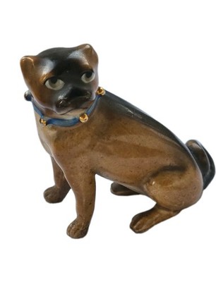 Antike Miniatur deutscher Porzellan Mops Hund Figur blaues Halsband vergoldet Glocken um 1900