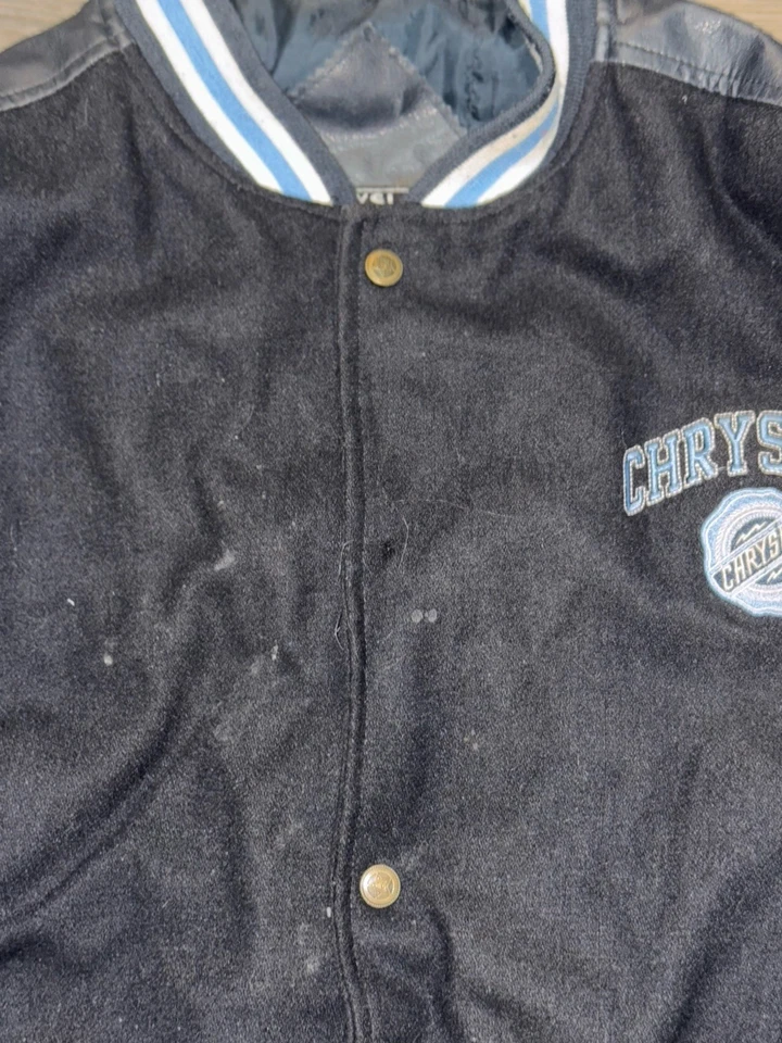 Chaqueta de bombardero Chrysler talla mediana para hombre azul y negra 2004 Foto 3 de 4