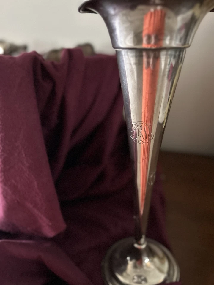 "Antiguo jarrón trompeta brote plata esterlina pura de 12"" con borde con volantes ponderado monograma" Foto 2 de 4